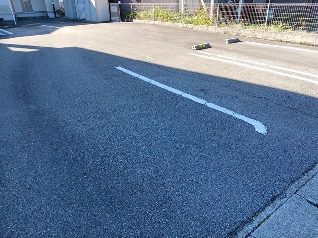 駐車場　車をお持ちの方に嬉しい駐車場付きの物件です