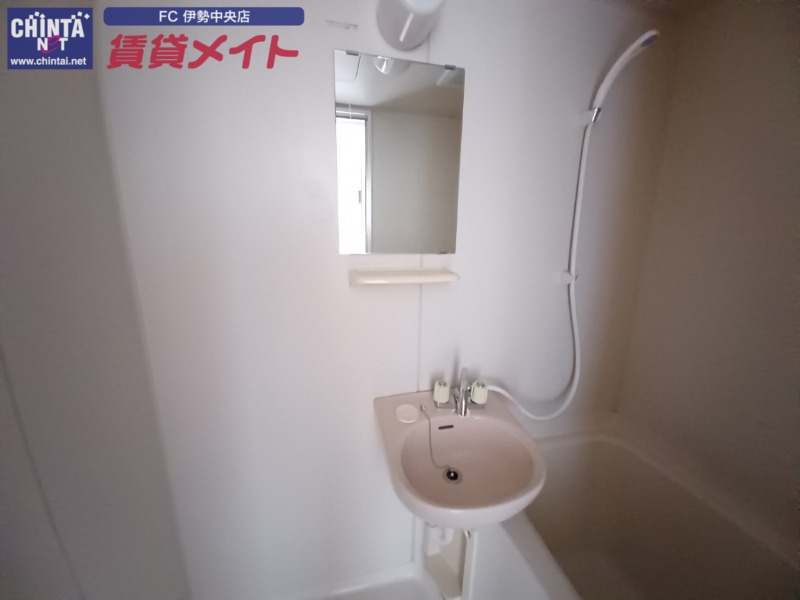 洗面設備　別部屋参考写真です