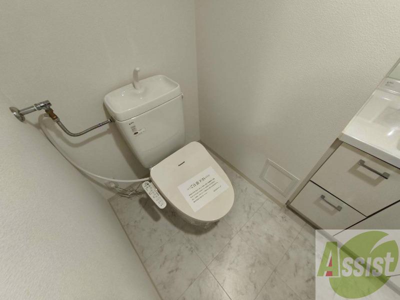 トイレ　ウォシュレット機能がついたトイレ。安心して使用できますね。