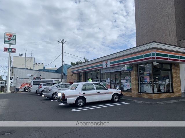 コンビニ　セブンイレブン（コンビニ）まで662m