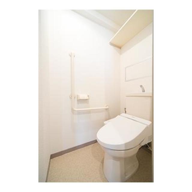 トイレ　※写真は同タイプ住戸です。