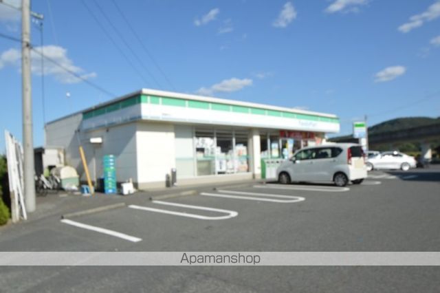 コンビニ　ファミリーマート真備町店（コンビニ）まで2049m