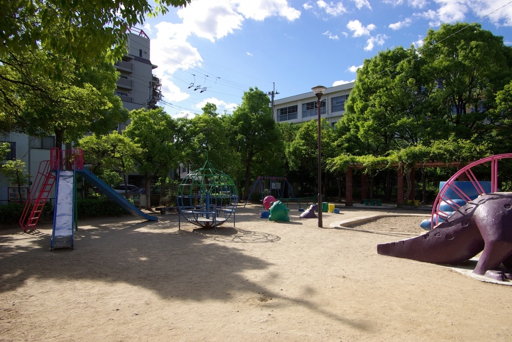 公園　稲荷公園（公園）まで607m