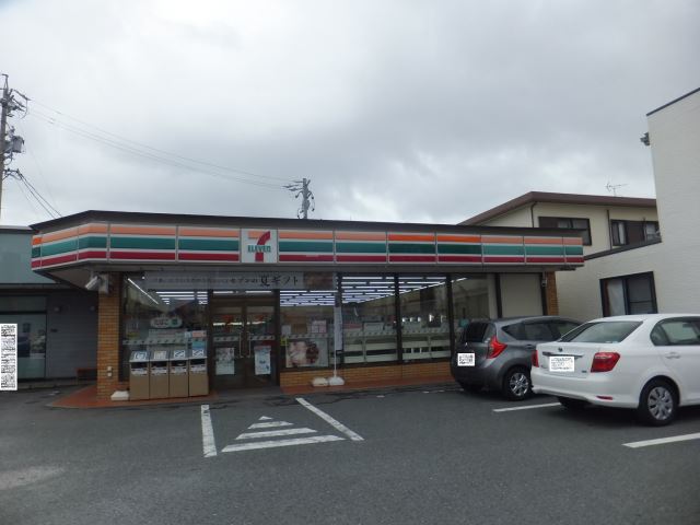 コンビニ　セブンイレブン（コンビニ）まで700m