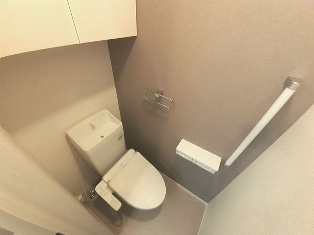 トイレ　※別号室の写真になります。