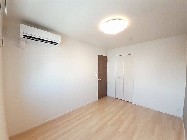その他設備　※別号室の写真です。エアコン付きです。