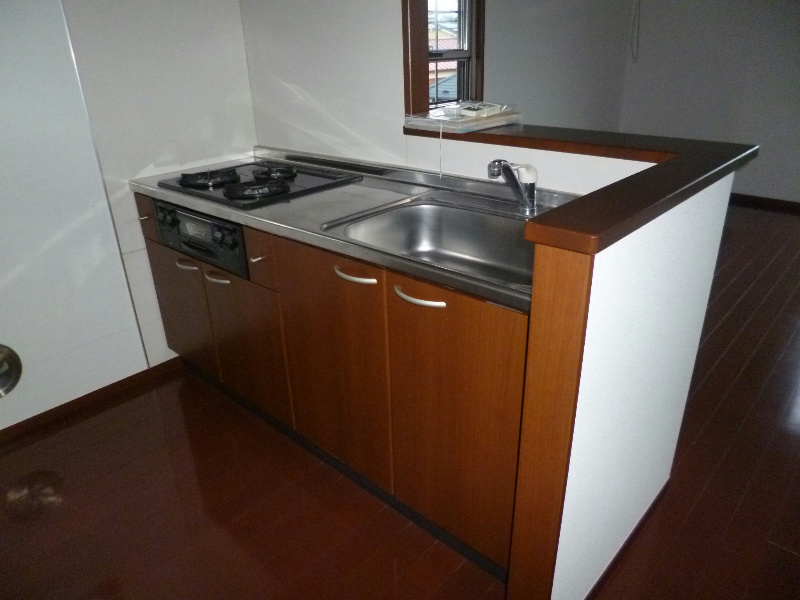 キッチン　女性人気のカウンターキッチンです。（同建物の別部屋の写真です