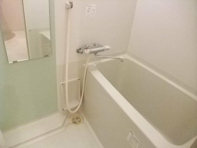 バス・シャワールーム　バス・トイレ別！