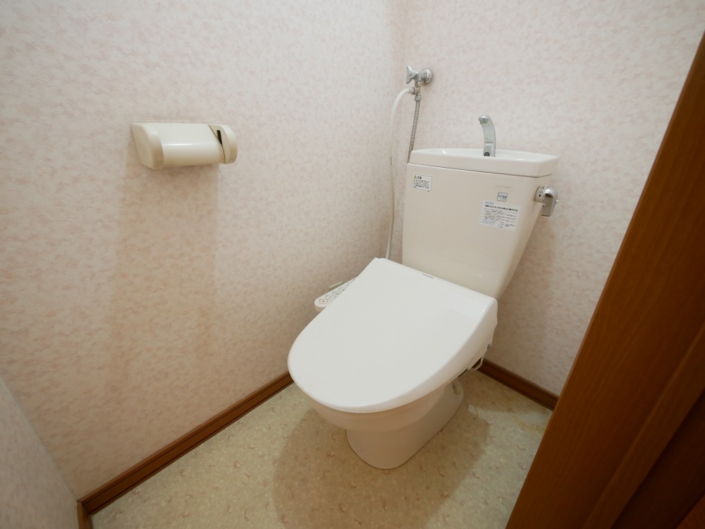 トイレ　清潔感のあるウォシュレット付きのトイレです♪