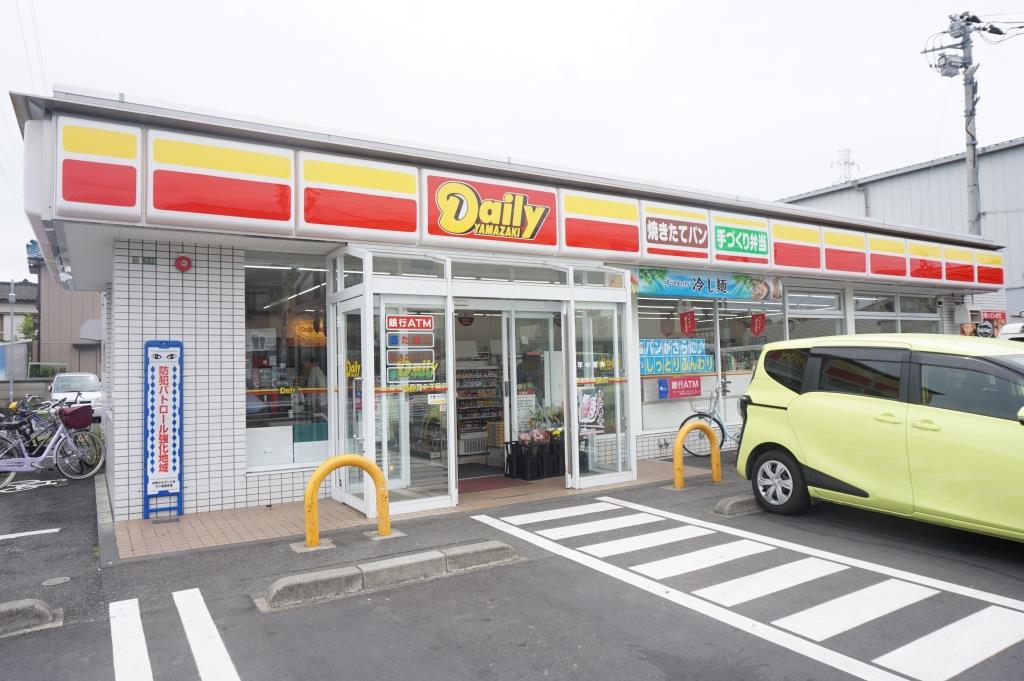 コンビニ　デイリーヤマザキ 足立西伊興2丁目店（コンビニ）まで472m