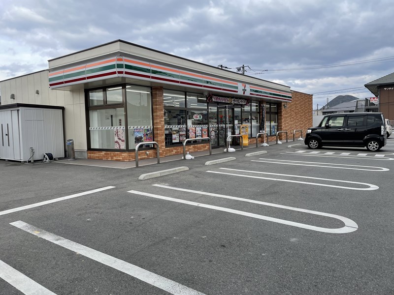 コンビニ　セブンイレブン山口平川店（コンビニ）まで329m