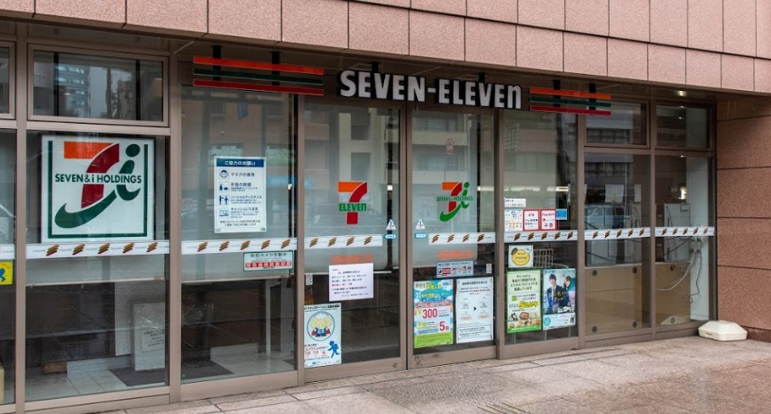 コンビニ　セブン-イレブン ７ＦＳ帝京平成大学池袋キャンパス店（コンビニ）まで421m