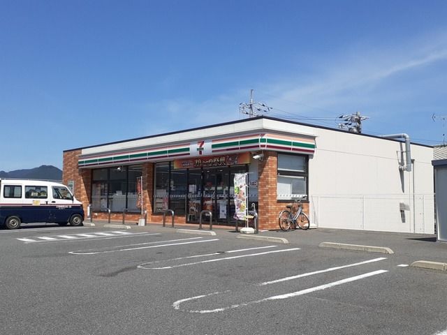 コンビニ　セブンイレブン（コンビニ）まで260m