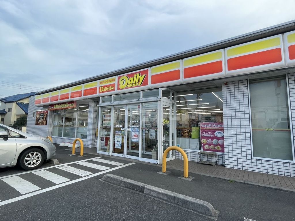 コンビニ　デイリーヤマザキ松戸六実店（コンビニ）まで150m