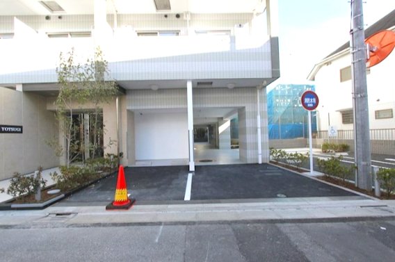 エントランス　駐車場
