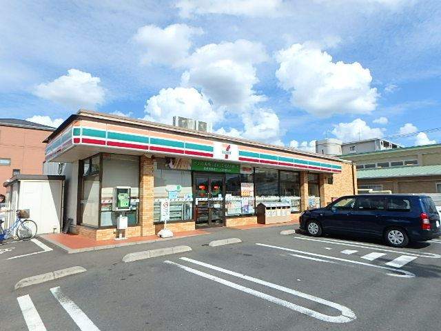 コンビニ　セブンイレブン（コンビニ）まで292m