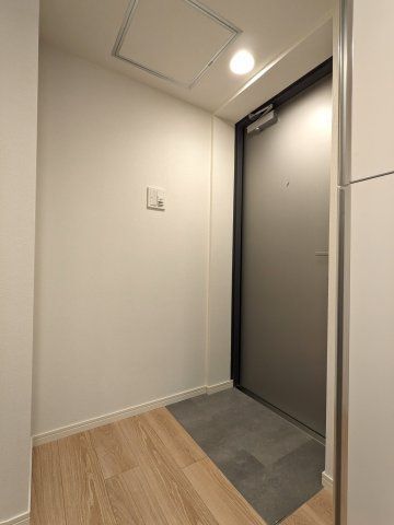 玄関　（別タイプ参考写真）ベルノワール王子　北区王子２