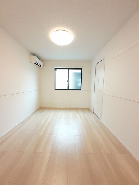 ＪＲ山陽本線 東尾道駅 バス乗車時間：8分 最寄りバス停で下車 徒歩4分 2階建 築3年の内装写真