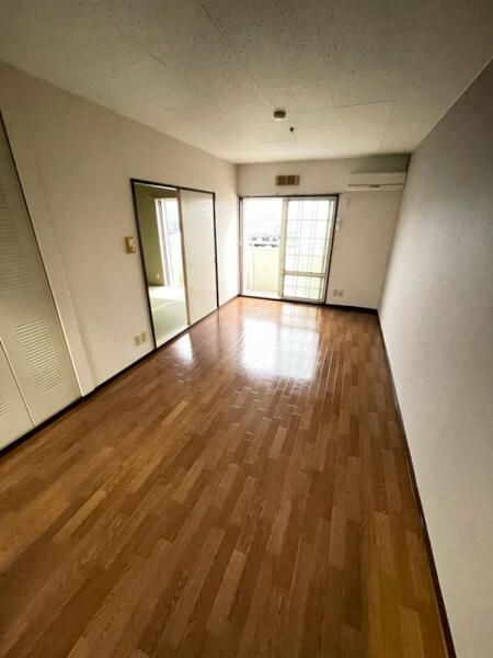 ヒルハイツの居間写真
