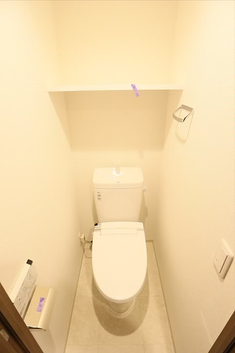 京王線 千歳烏山駅 徒歩5分 5階建 築6年のトイレ写真