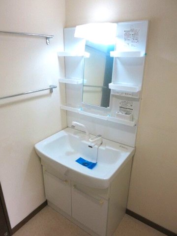 洗面設備　使いやすい独立洗面台です