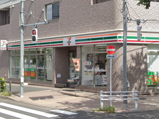 コンビニ　セブンイレブン 中野新井1丁目店（コンビニ）まで390m