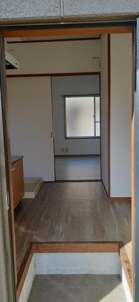 地下鉄鶴舞線 上小田井駅 徒歩10分 2階建 築42年の玄関写真