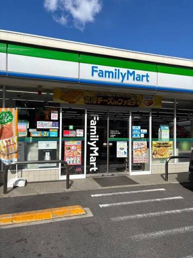 コンビニ　ファミリーマート中野中央五丁目店（コンビニ）まで302m
