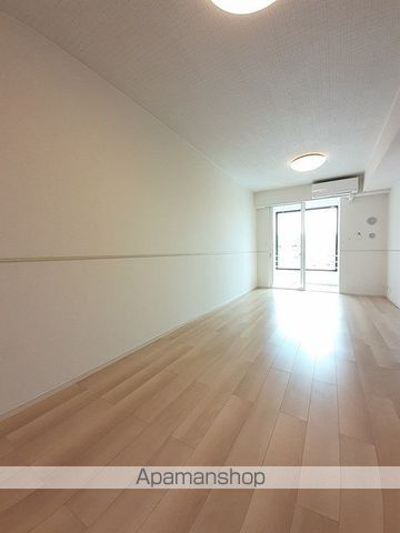 エヴァーガーデンIIIの居間写真