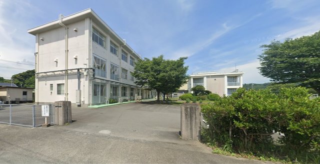 小学校　菊川市立小笠南小学校（小学校）まで461m