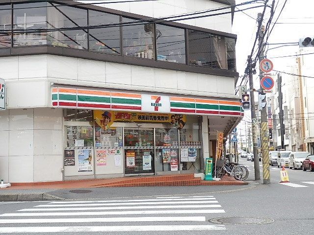 コンビニ　セブンイレブン（コンビニ）まで370m