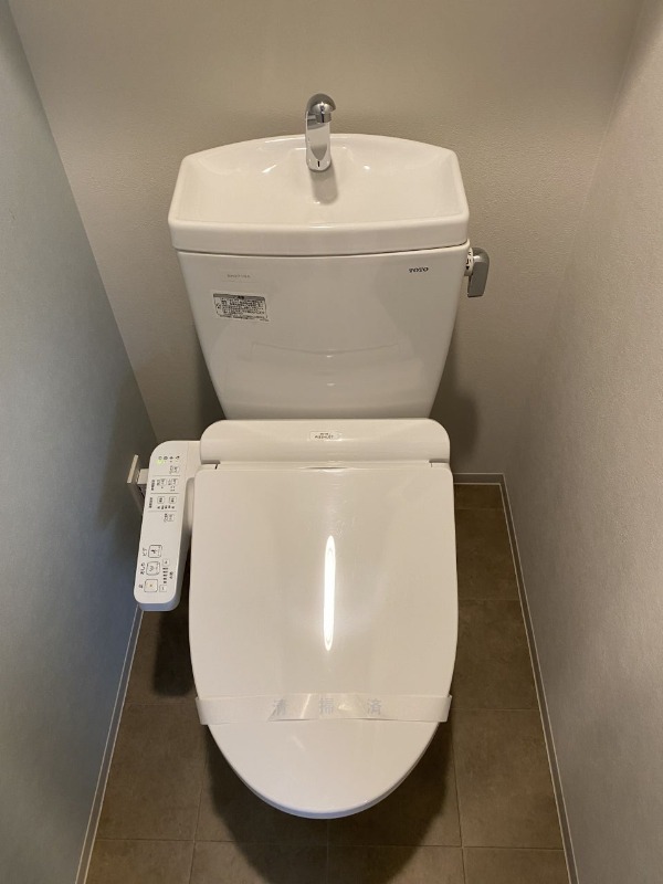 阪神本線 野田駅 徒歩3分 10階建 築5年のトイレ写真