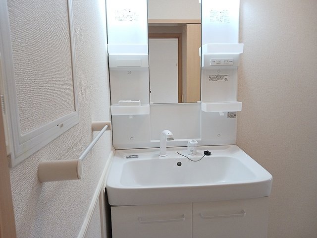 洗面設備　スペースが確保できる洗面所です