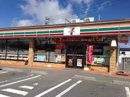 コンビニ　セブンイレブン武豊平井店（コンビニ）まで786m