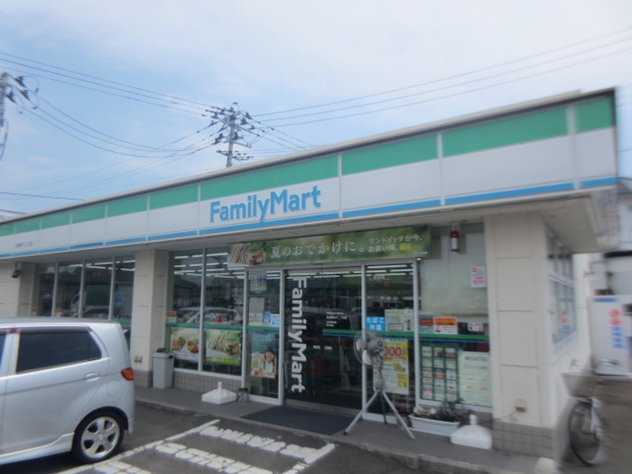 コンビニ　ファミリーマート田子三丁目店（コンビニ）まで70m