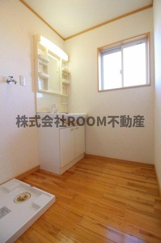 洗面設備　コンパクトで使いやすい洗面所
