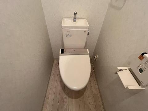 広島電鉄皆実線 比治山橋駅 徒歩8分 5階建 築19年のトイレ写真