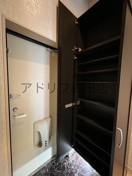 地下鉄谷町線 天神橋筋六丁目駅 徒歩10分 9階建 築19年の玄関写真