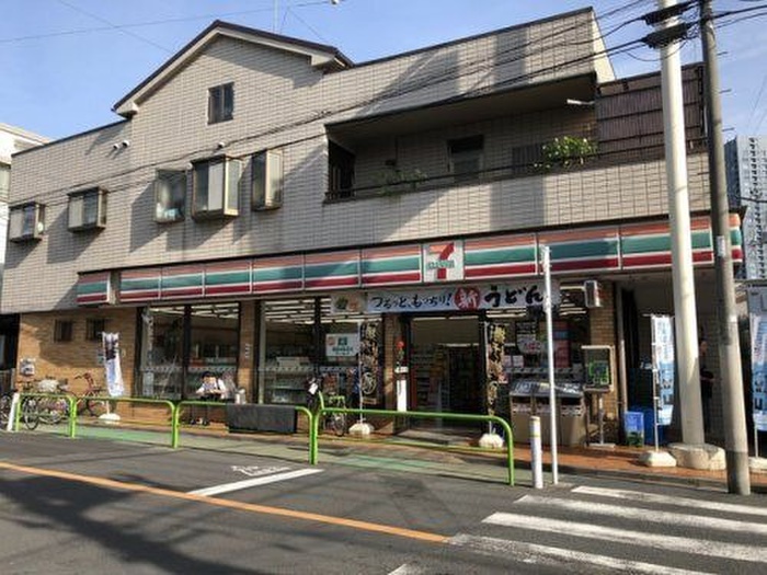 コンビニ　セブンイレブン（コンビニ）まで200m
