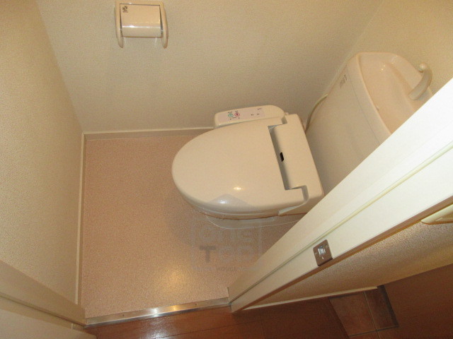 ＪＲおおさか東線 南吹田駅 徒歩3分 3階建 築20年のトイレ写真