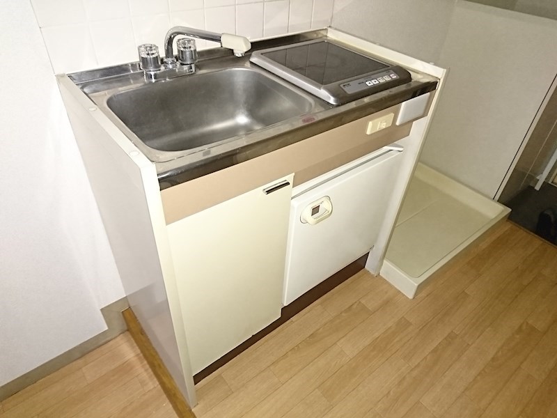 キッチン　同建物、他号室写真参照