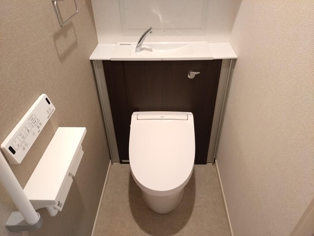 日暮里・舎人ライナー 舎人駅 徒歩11分 2階建 築1年のトイレ写真