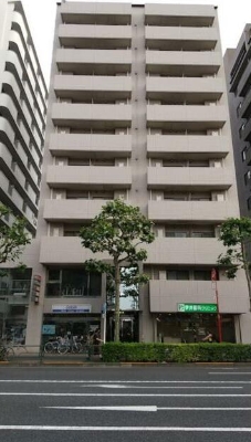 建物外観　鉄骨鉄筋コンクリート造のがっちりとした建物。