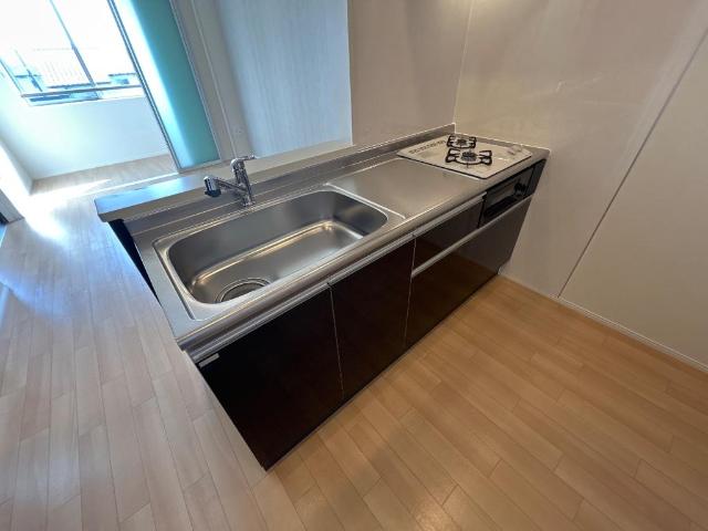 キッチン　建具は白系になります（イメージ）
