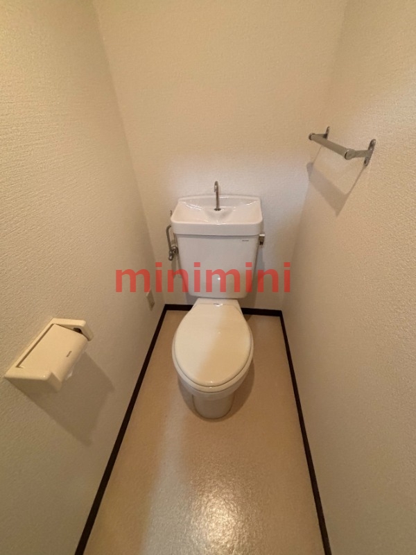 ＪＲ東海道本線 高槻駅 徒歩9分 4階建 築40年のトイレ写真