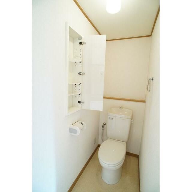 小田急線 千歳船橋駅 徒歩4分 2階建 築26年のトイレ写真