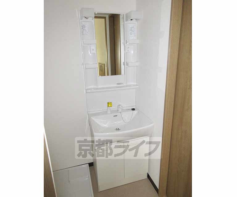 洗面設備　嬉しいシャンプードレッサーです。