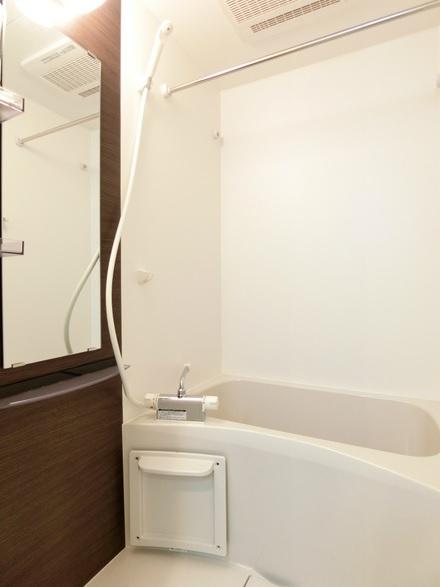 バス・シャワールーム　「バス・トイレ別です」