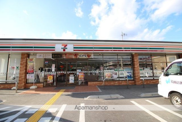 コンビニ　セブンイレブン（コンビニ）まで136m