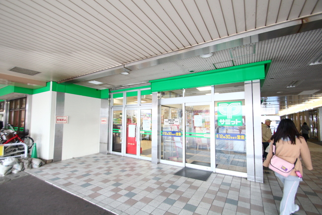 スーパー　サミットストア戸田公園駅店（スーパー）まで711m
